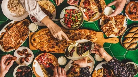 Ramazan Bayramı sonrası rahatsızlık yaşamamak için beslenme önerileri