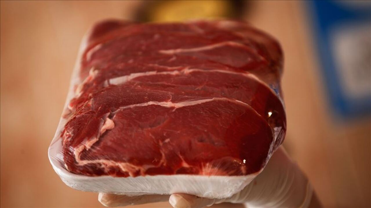 “Et satışı düşüyor, fiyatı yükseliyor” diyen Sadettin İnan, ESK’ya tepki gösterdi! 57 tır et nereye verildi?