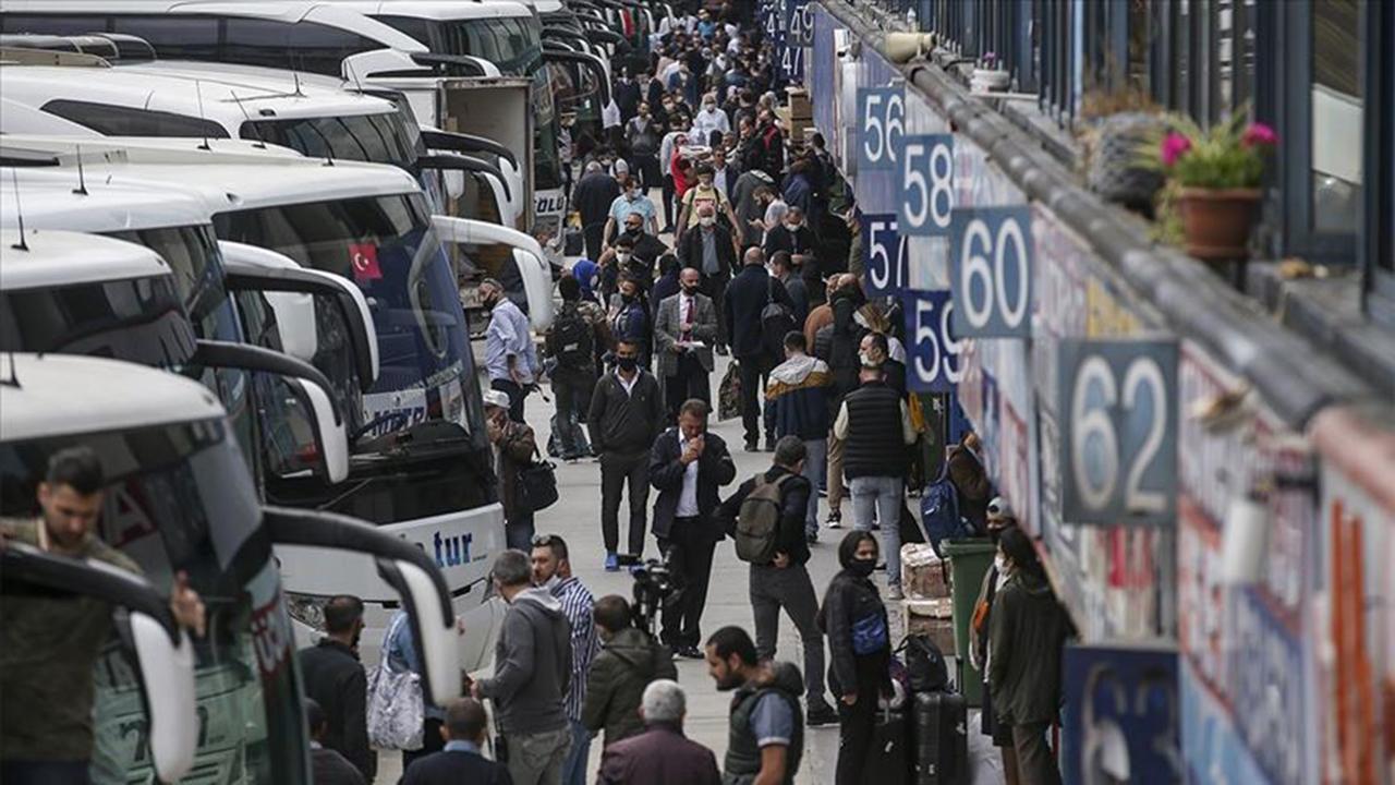 Yeni yönetmelik yayımlandı: Emeklilere otobüs biletlerinde yüzde 20 indirim!