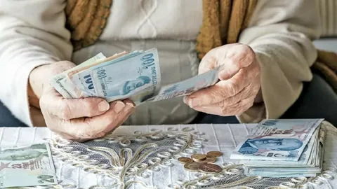 Emekliler için müjde: Zam farkı ödemesi tarihi açıklandı!