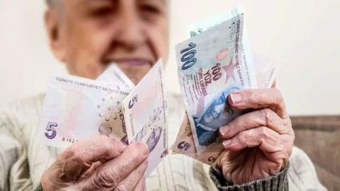 Emeklilere müjde: Zam farkı ödemesi tarihi açıklandı!