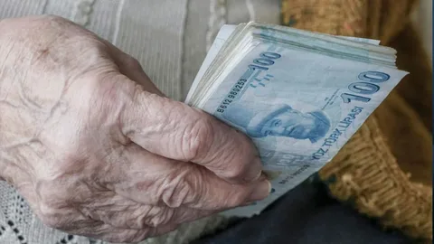 SGK’dan emeklilere müjde: Zam farkı ödemeleri için tarih açıklandı!