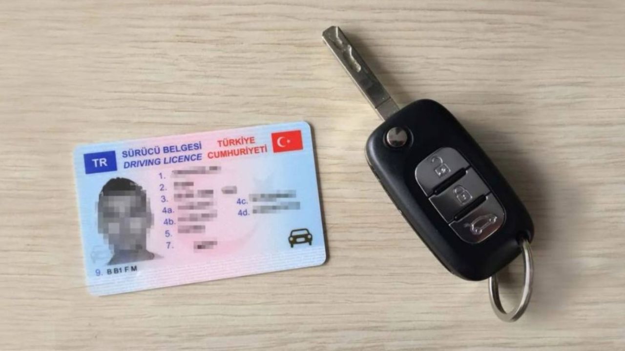 Trafikte yeni dönem: Sürücü belgeleri artık kimlik kartlarında!