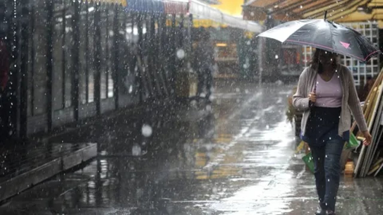 Meteoroloji uyardı: İstanbul ve diğer illerde yoğun sağanak yağışlar bekleniyor…